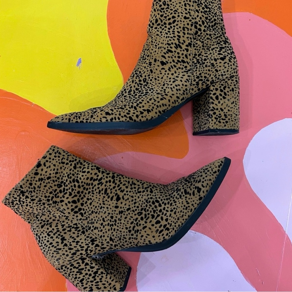 QUPID cheetah/leopard heeled booties